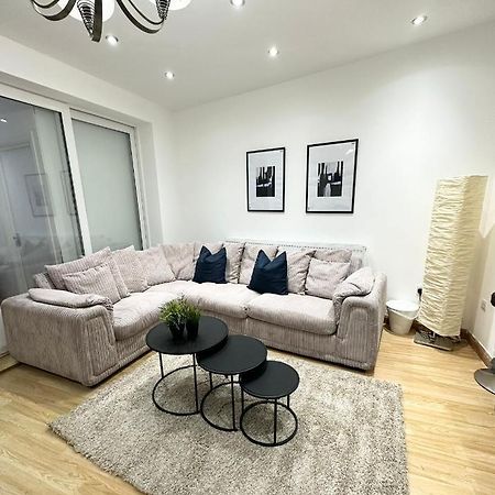 London Charm - Stylish Room In Spacious Home Eksteriør billede