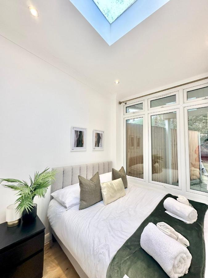 London Charm - Stylish Room In Spacious Home Eksteriør billede