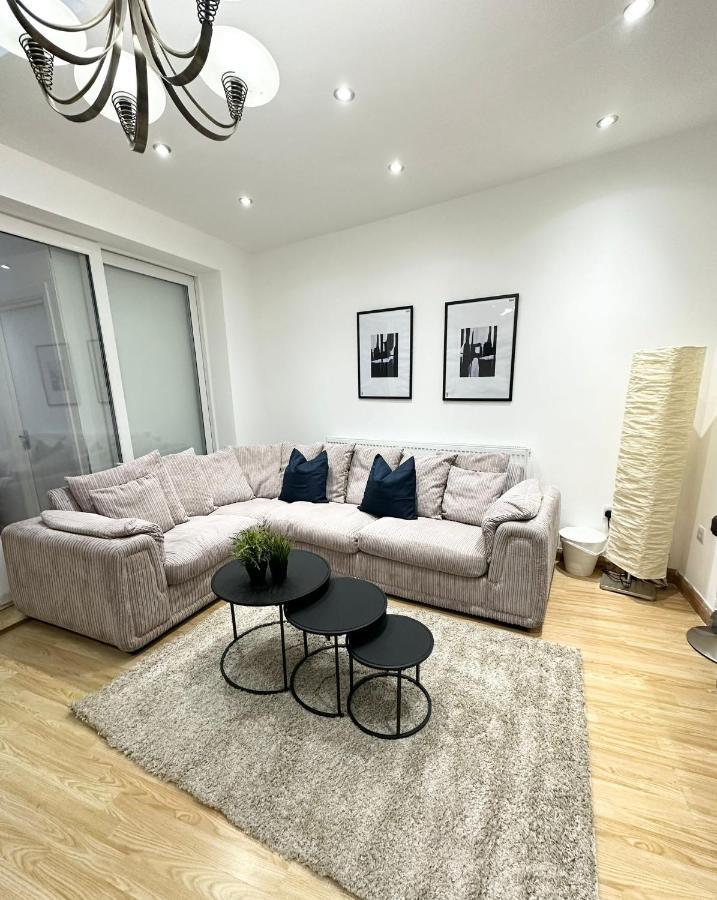 London Charm - Stylish Room In Spacious Home Eksteriør billede