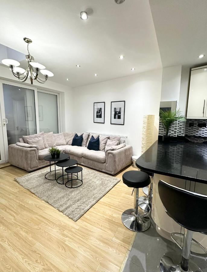 London Charm - Stylish Room In Spacious Home Eksteriør billede