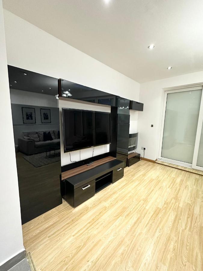London Charm - Stylish Room In Spacious Home Eksteriør billede